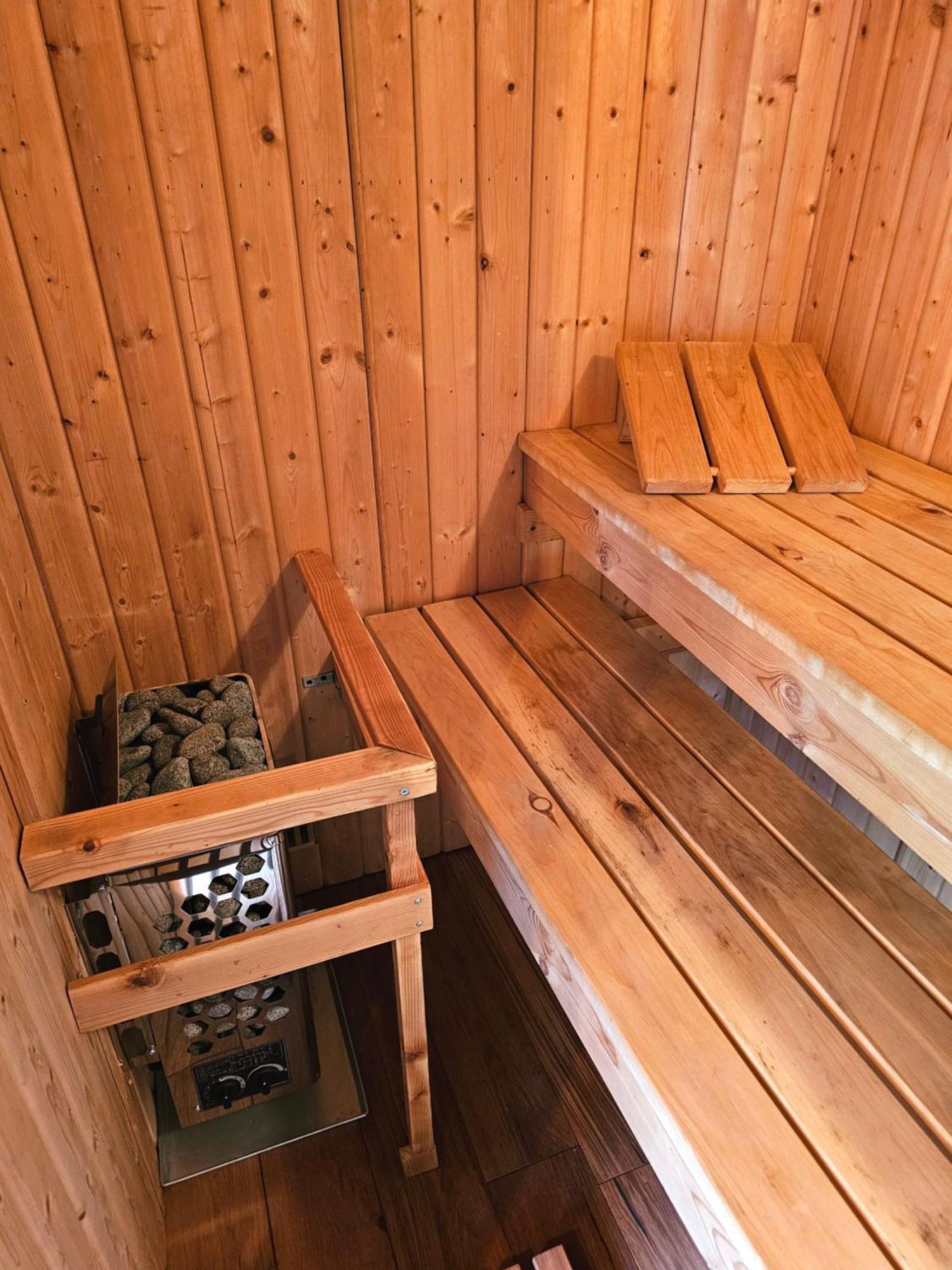 Luxury Self Catering With Cosy Cabin & Sauna In Колчестър Екстериор снимка